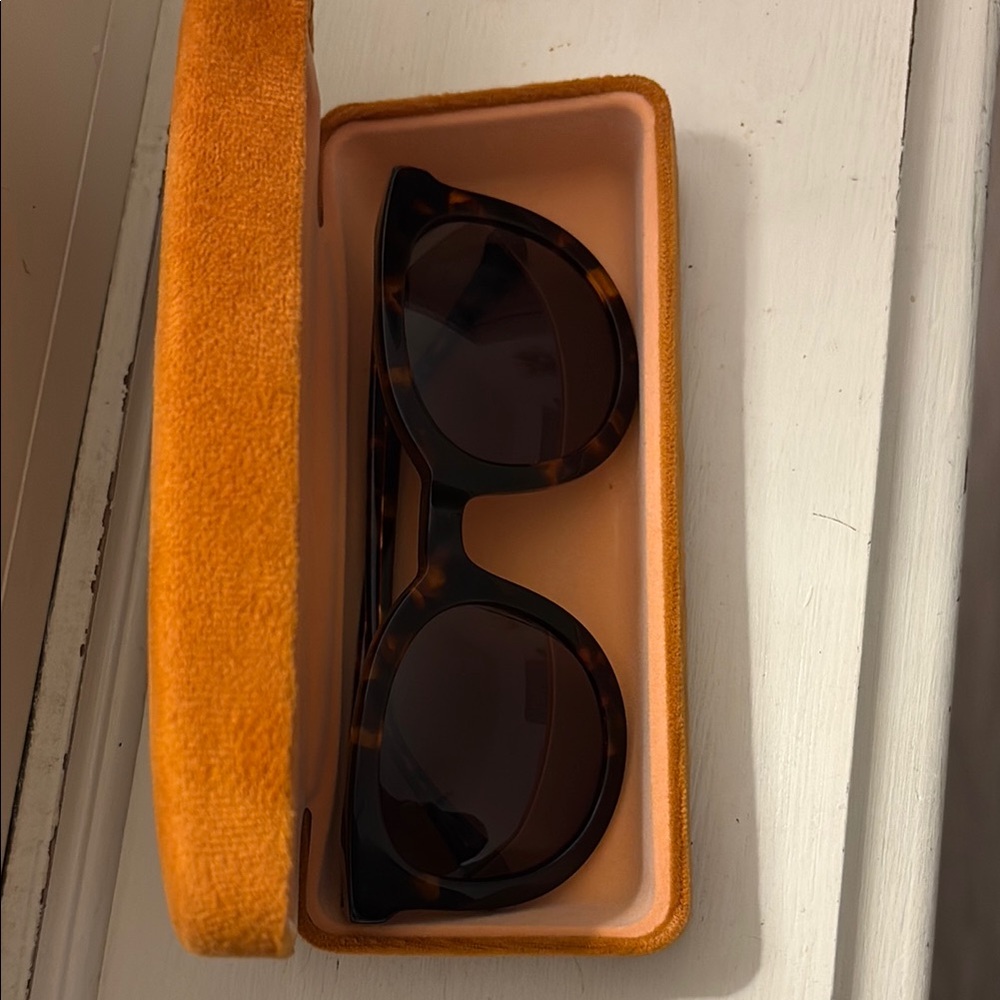 Tortoise Shell Sunglasses - Picture 8 of 8
